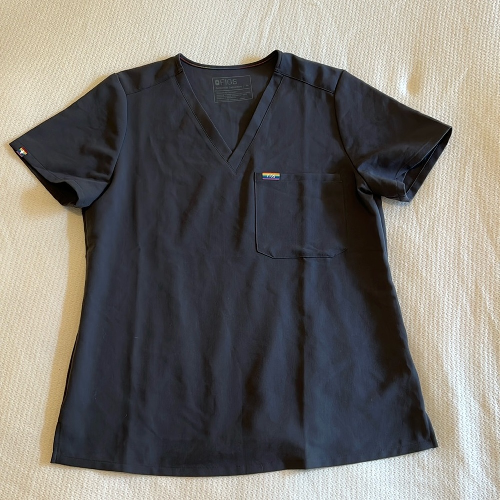 Figs 1 pocket pride scrub top